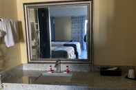 In-room Bathroom Days Inn by Wyndham Okmulgee