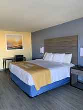 Bedroom 4 Days Inn by Wyndham Okmulgee