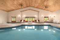 Swimming Pool Country Inn & Suites by Radisson, Detroit Lakes, MN