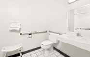 In-room Bathroom 5 Super 8 by Wyndham Carlisle-South