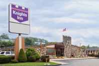 Exterior Knights Inn Greensburg