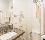In-room Bathroom 7 Golden Fortaleza by Intercity