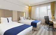 Bedroom 7 Holiday Inn Express Zhengzhou, an IHG Hotel