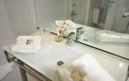 In-room Bathroom 4 Hotel du Golf Rosny