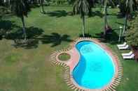 Swimming Pool Cama Hotel