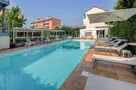 Swimming Pool Jet Hotel, Sure Hotel Collection by Best Western