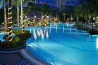 Swimming Pool Renaissance Kuala Lumpur Hotel & Convention Centre