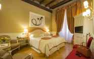 Bedroom 2 Hotel Corona d'Oro