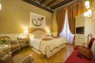 Bedroom Hotel Corona d'Oro