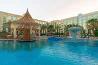 Swimming Pool Millennium Airport Hotel Dubai