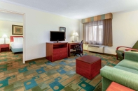 Common Space La Quinta Inn by Wyndham Chicago Willowbrook