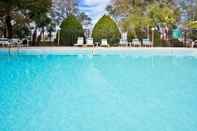 Kolam Renang La Quinta Inn & Suites by Wyndham Tampa Fairgrounds - Casino