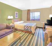 Kamar Tidur 6 Super 8 by Wyndham East Moline