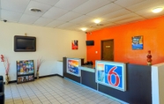 Lobby 4 Motel 6 Longview, TX - North