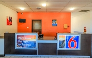 Lobby 3 Motel 6 Longview, TX - North