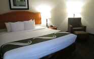 Kamar Tidur 7 Quality Inn & Suites
