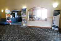 Lobby Quality Inn & Suites