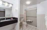 In-room Bathroom 3 Days Inn by Wyndham Wilmington/Newark