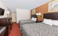 Bedroom 5 Days Inn & Suites by Wyndham Des Moines Airport