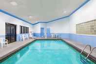 Swimming Pool Days Inn & Suites by Wyndham Des Moines Airport