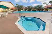 Swimming Pool La Quinta by Wyndham Fort Lauderdale Pompano Beach