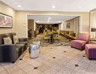 Lobby 2 La Quinta Inn & Suites by Wyndham Harrisburg Airport Hershey