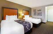 Bilik Tidur 2 La Quinta Inn & Suites by Wyndham Harrisburg Airport Hershey