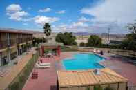 Swimming Pool California Inn