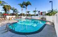 Swimming Pool 3 Motel 6 Los Angeles, CA - Los Angeles - LAX