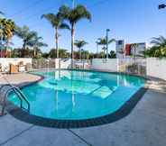 Swimming Pool 3 Motel 6 Los Angeles, CA - Los Angeles - LAX