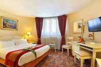 Bedroom Hotel The Originals Paris Paix République