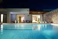 สระว่ายน้ำ St. Nicolas Bay Resort Hotel & Villas
