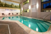 Kolam Renang Hawthorn Suites by Wyndham Napa Valley