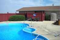 Swimming Pool Days Inn by Wyndham Ritzville
