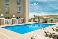 Swimming Pool Country Inn & Suites by Radisson, Cookeville, TN