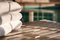 Swimming Pool Best Western Dallas Inn & Suites