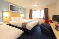 Bedroom Travelodge Exeter M5