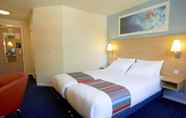 Bilik Tidur 6 Travelodge Exeter M5