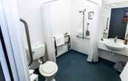 In-room Bathroom 5 Best Western Hobart
