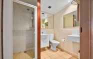 In-room Bathroom 6 Balmoral On York