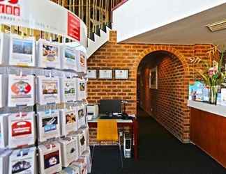 Lobby 2 Quality Hotel Melbourne Airport