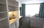 Kamar Tidur 7 Beachfront Hotel