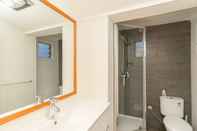 In-room Bathroom Melbourne Lodge