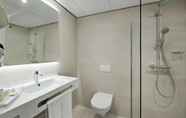 In-room Bathroom 6 NH Noordwijk Conference Centre Leeuwenhorst
