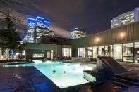 Swimming Pool Hotel Bonaventure Montreal