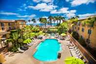 Kolam Renang Hilton Garden Inn Carlsbad Beach