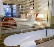 In-room Bathroom 2 Crowne Plaza Muscat, an IHG Hotel