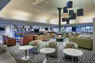 Quầy bar, cafe và phòng lounge DoubleTree by Hilton Newbury North