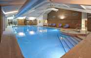 Swimming Pool 7 DoubleTree by Hilton Newbury North