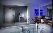 In-room Bathroom 7 Rowhill Grange Hotel & Utopia Spa